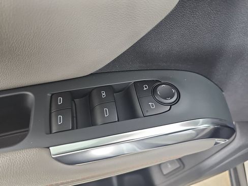 Used 2025 Chevrolet Traverse LT FWD image 34