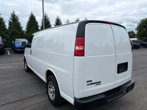 Used 2011 Chevrolet Express 1500 w/ Power Package RWD image 3