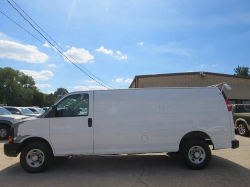 Used 2009 Chevrolet Express 2500 Extended RWD image 21