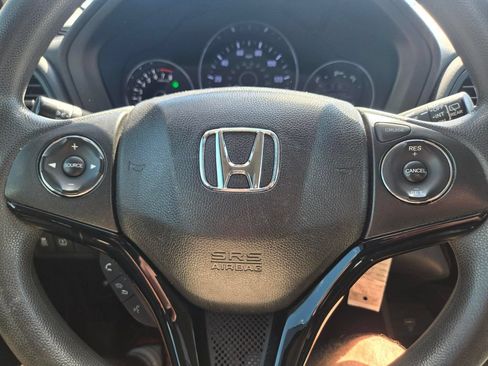 Used 2019 Honda HR-V LX image 11