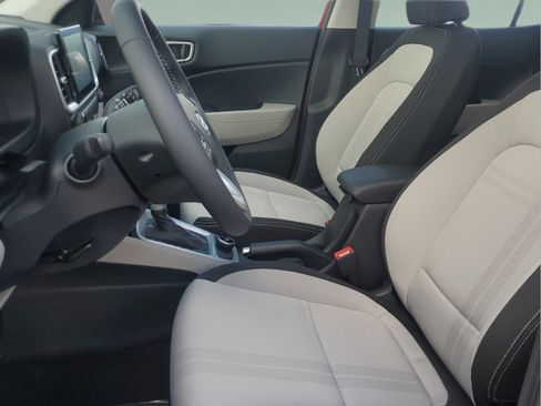 Used 2025 Hyundai Venue SEL FWD image 24