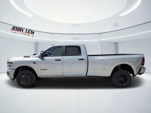 New 2026 RAM 3500 Big Horn AWD/4WD image 6