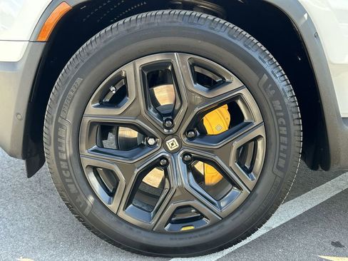 Used 2023 Rivian R1S Adventure image 33