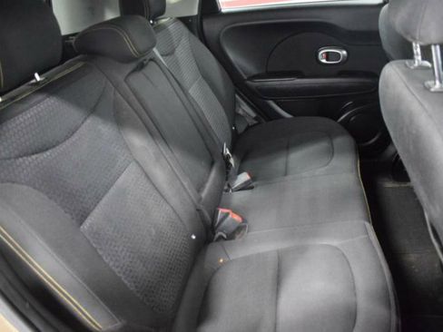 Used 2015 Kia Soul + image 9