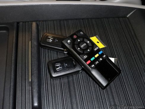 Used 2018 Honda Odyssey Touring image 24