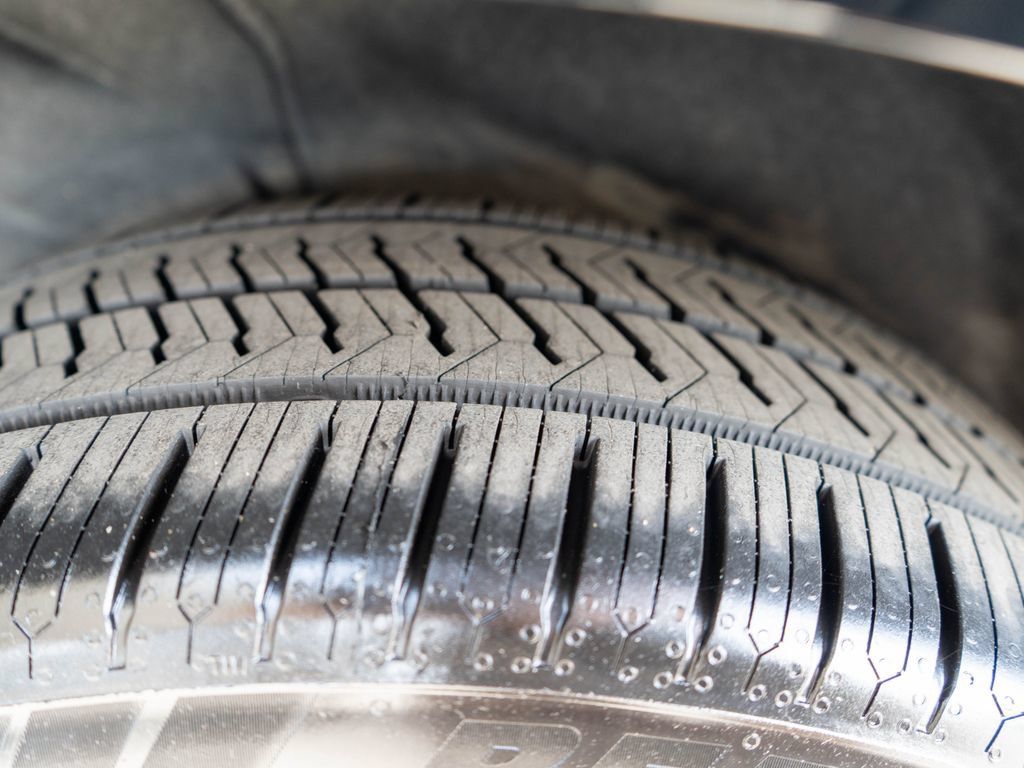Certified 2023 Buick Envision Essence w/ Technology Package I AWD/4WD image 37