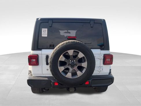 Used 2018 Jeep Wrangler Unlimited Sahara AWD/4WD image 8