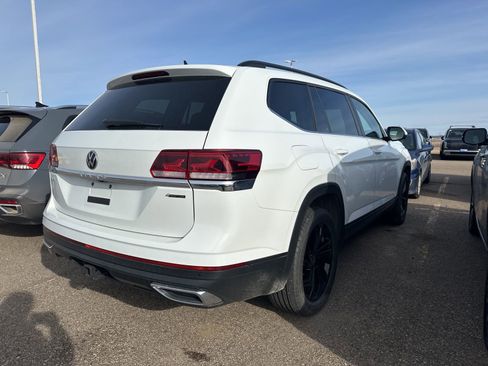 Used 2023 Volkswagen Atlas SE image 3