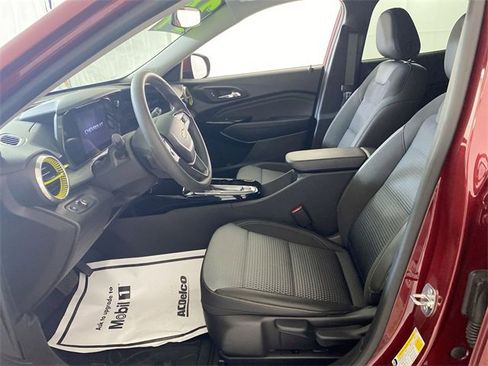 Used 2024 Chevrolet Trax LT image 24