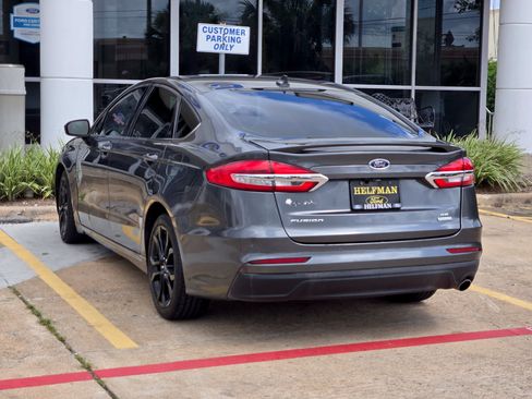 Used 2020 Ford Fusion SE w/ Equipment Group 151A FWD image 3