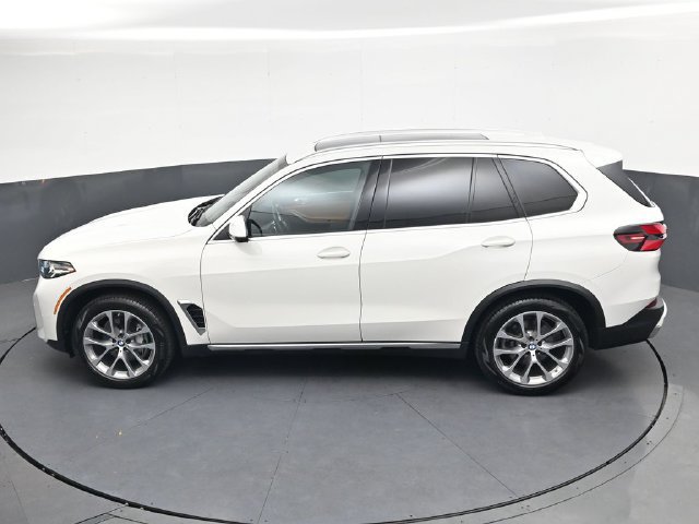 Certified 2024 BMW X5 xDrive40i w/ Parking Assistance Package AWD/4WD image 29
