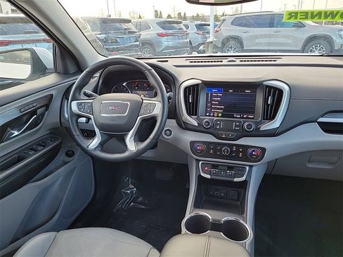 Used 2024 GMC Terrain SLT image 9