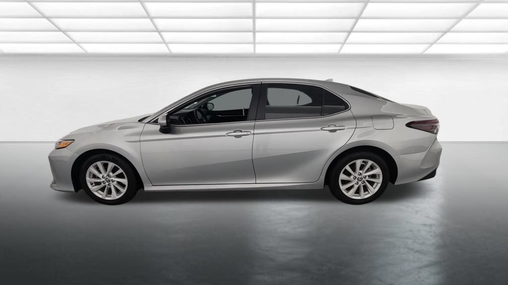 Used 2022 Toyota Camry LE FWD image 4