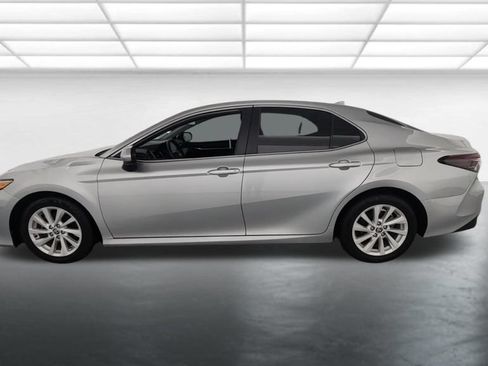 Used 2022 Toyota Camry LE FWD image 4