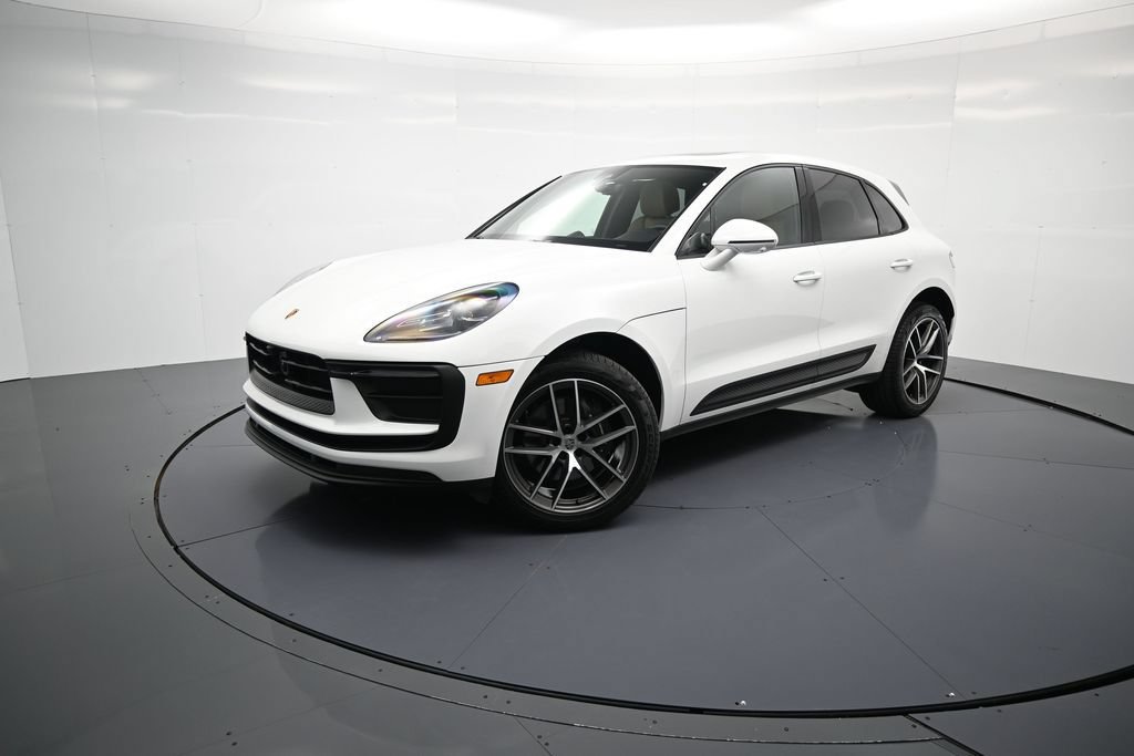 Certified 2026 Porsche Macan AWD/4WD image 1