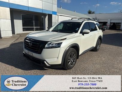 Used 2022 Nissan Pathfinder SV w/ SV Black Package