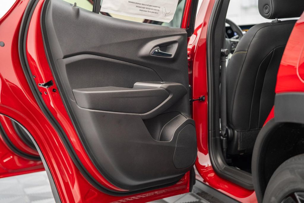 New 2026 Chevrolet Trax LT w/ Sunroof Package FWD image 33