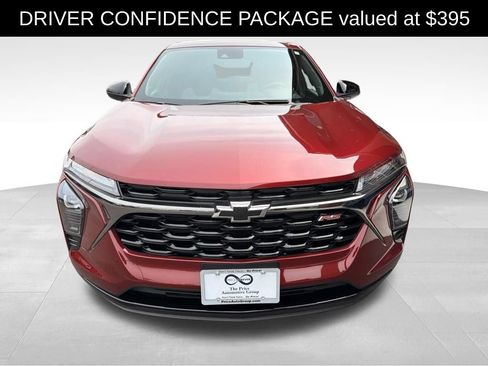 Used 2025 Chevrolet Trax RS w/ Driver Confidence Package FWD image 2