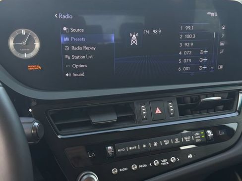 Used 2022 Lexus ES 300h Ultra Luxury w/ Accessory Package 2 FWD image 19