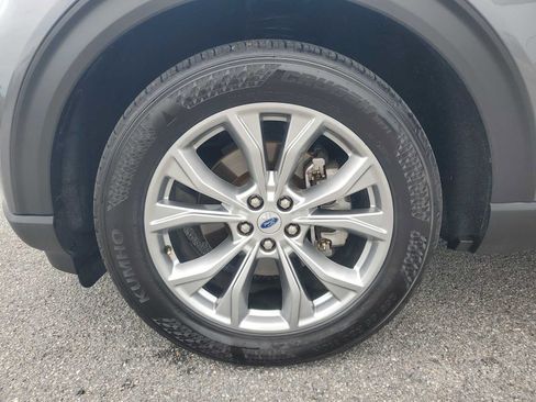 Used 2023 Ford Explorer XLT w/ Equipment Group 202A RWD image 14