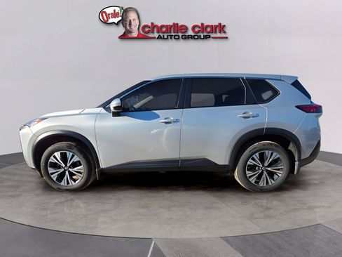 Used 2023 Nissan Rogue SV FWD image 3