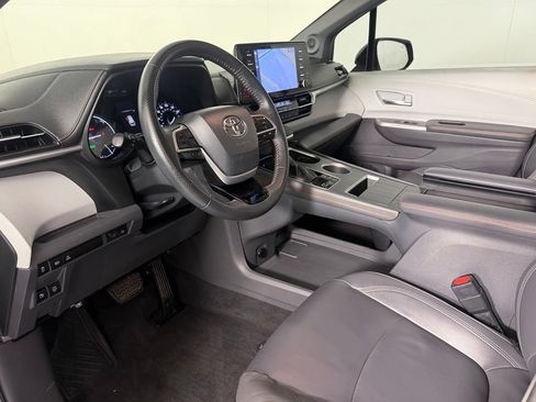Used 2022 Toyota Sienna XSE w/ XSE Plus Package FWD image 15