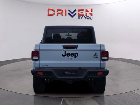 Used 2023 Jeep Gladiator Willys image 4