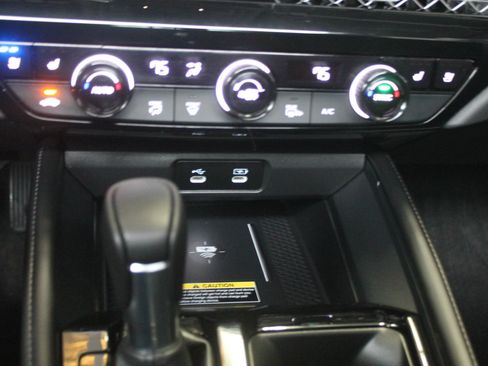 Used 2024 Honda Accord Touring image 12