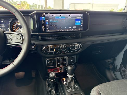 Used 2024 Jeep Wrangler Unlimited Rubicon w/ Safety Group image 27