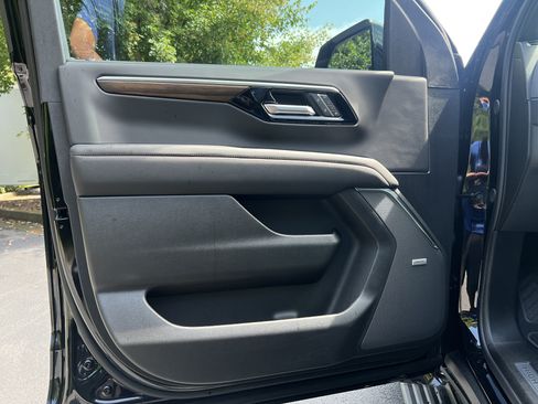 New 2026 Chevrolet Tahoe High Country AWD/4WD image 15