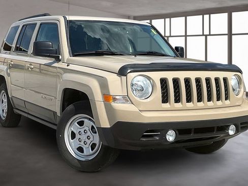Used 2016 Jeep Patriot Sport w/ Power Value Group FWD image 3