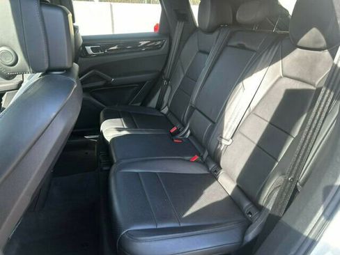 Used 2019 Porsche Cayenne MSRP$70700/Heated Seats/Blind image 13