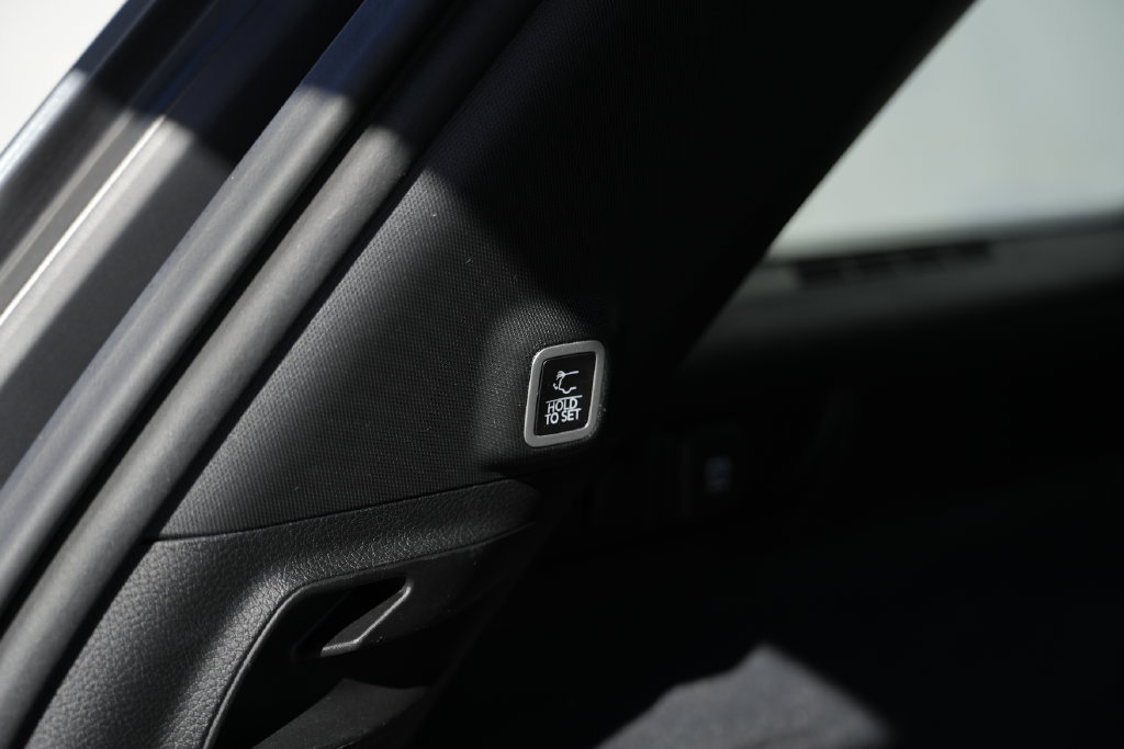 Used 2023 Jeep Grand Cherokee Overland AWD/4WD image 16
