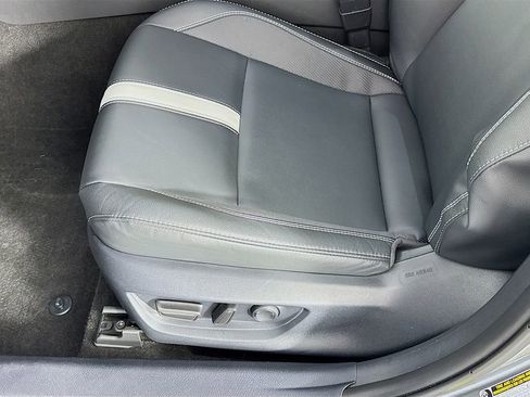 Used 2025 Toyota Camry SE w/ Convenience Package image 24