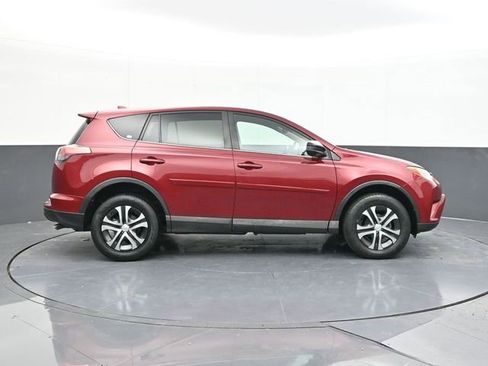 Used 2018 Toyota RAV4 LE image 16