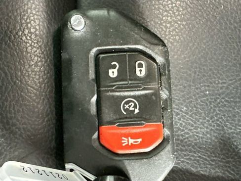 Used 2023 Jeep Wrangler Unlimited Sahara w/ Cold Weather Group AWD/4WD image 18