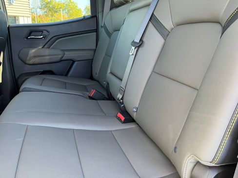 Used 2025 Chevrolet Colorado ZR2 w/ Midnight Edition image 17