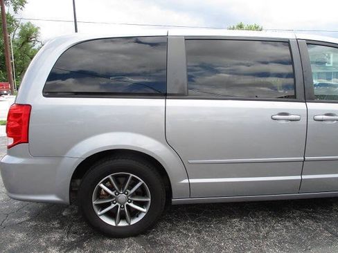 Used 2016 Dodge Grand Caravan SE FWD image 12