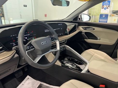 Used 2025 Audi Q5 Premium w/ Convenience Package AWD/4WD image 12