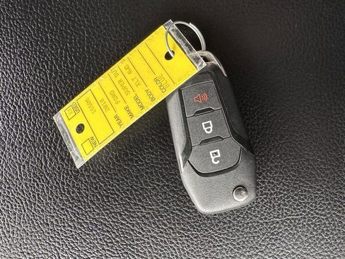 Used 2018 Ford F250 Lariat w/ Chrome Package image 33