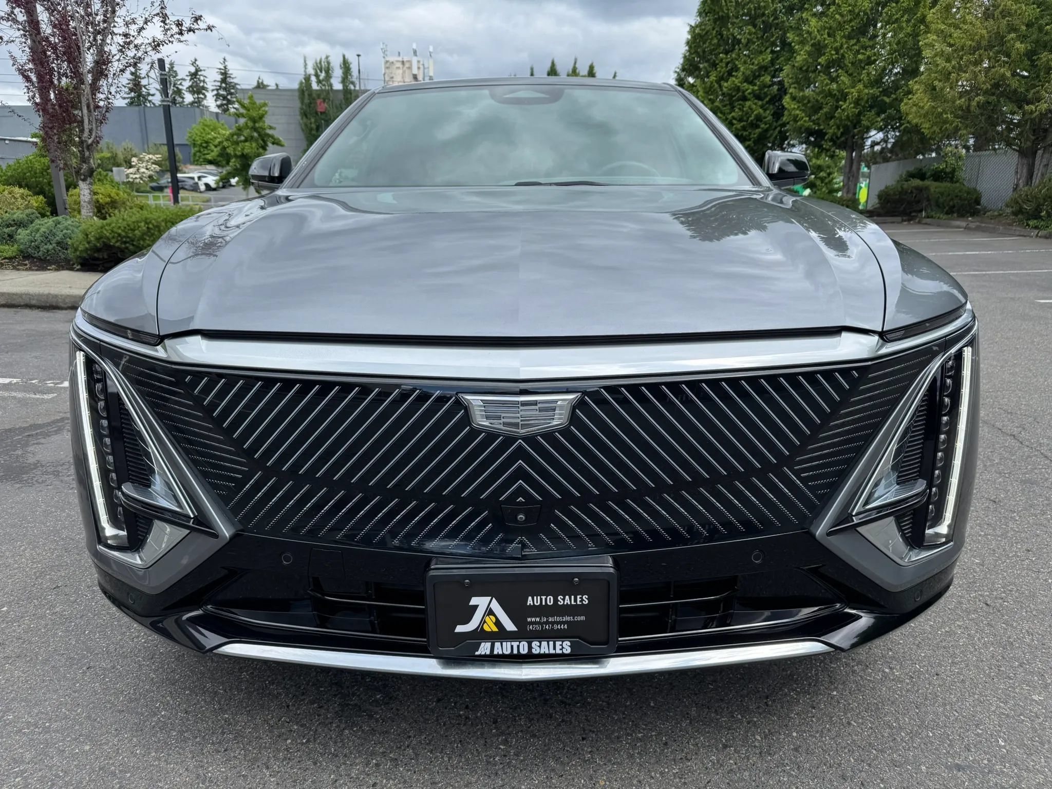 Used 2023 Cadillac Lyriq AWD image 3