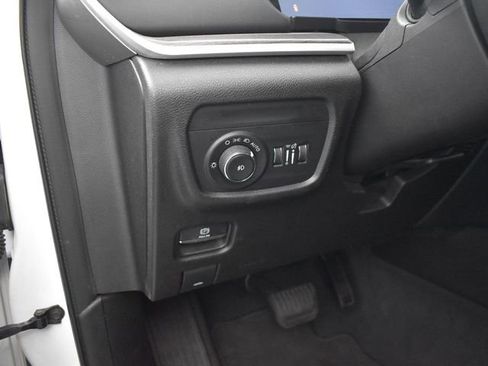 Used 2023 Jeep Grand Cherokee Limited w/ Black Appearance Package image 15