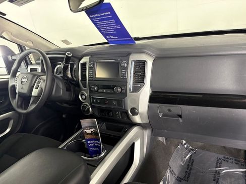 Used 2017 Nissan Titan SV image 37