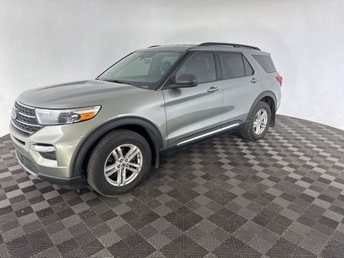 Used 2020 Ford Explorer XLT w/ Equipment Group 202A AWD/4WD image 3