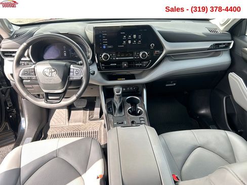 Used 2023 Toyota Highlander Limited image 12