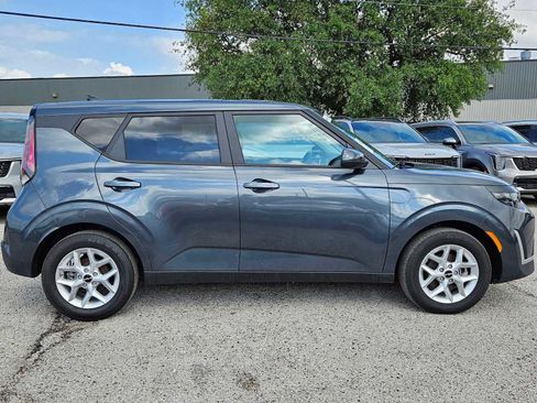 Used 2025 Kia Soul LX w/ LX Technology Package image 6