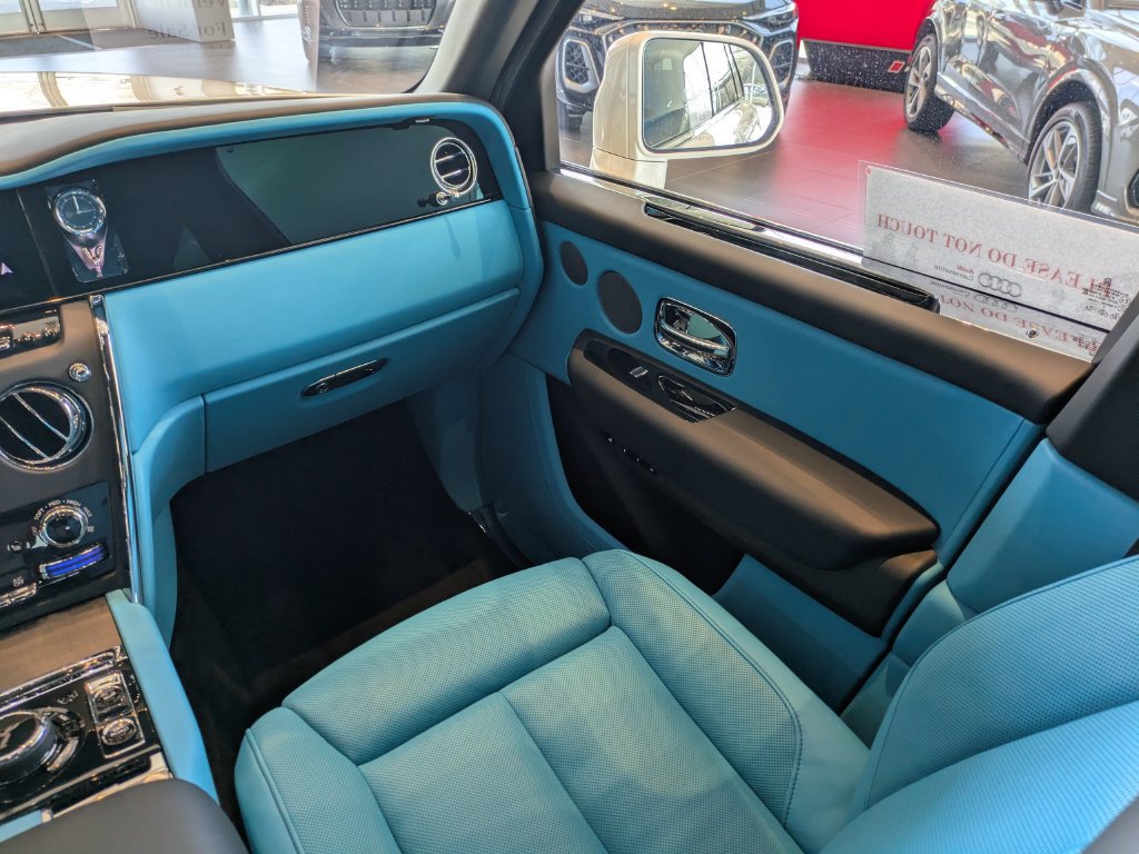 Used 2025 Rolls-Royce Cullinan AWD/4WD image 30