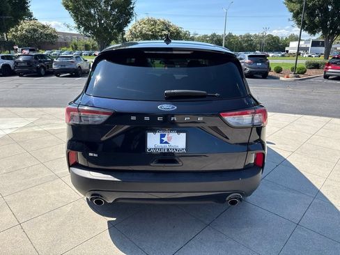 Used 2021 Ford Escape SE w/ SE Sport Appearance Package FWD image 8