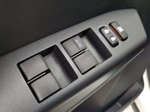 Used 2017 Toyota RAV4 XLE FWD image 20