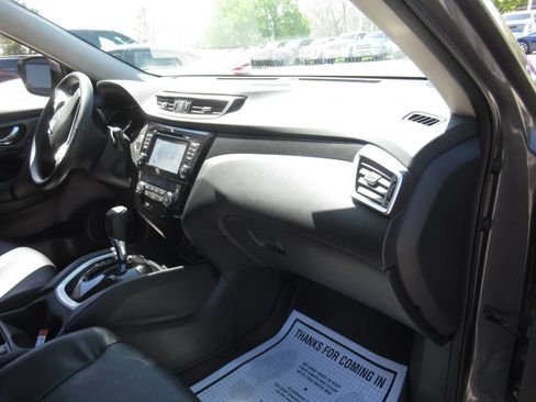Used 2016 Nissan Rogue SL w/ SL Premium Package AWD/4WD image 9